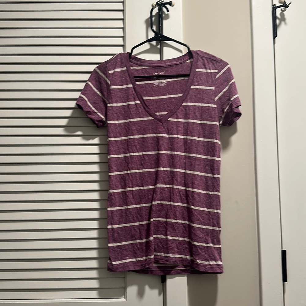 Stripped v-neck t-shirt